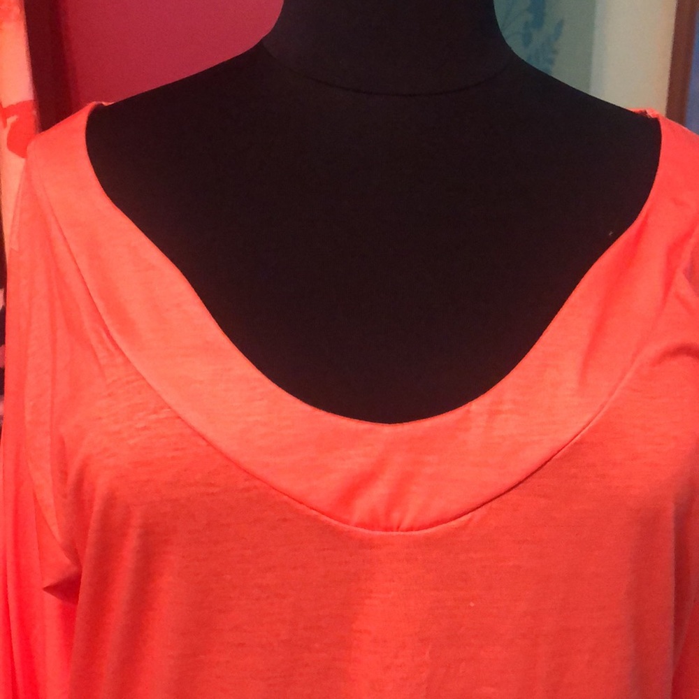 NWT Spring V Line Top - Picture 3 of 4